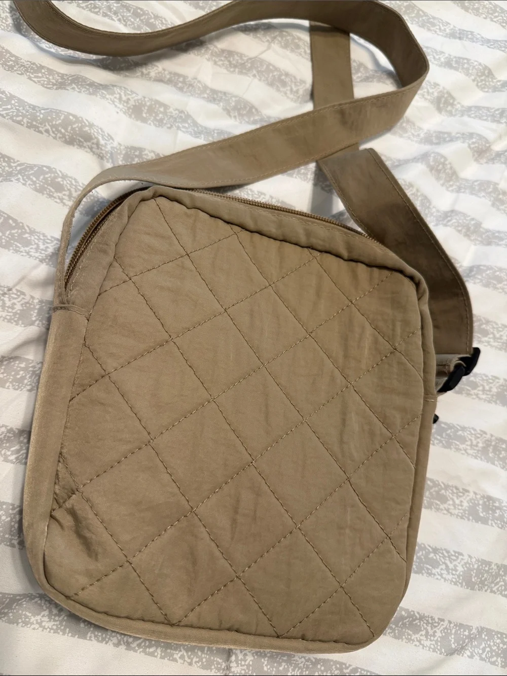 Zyia Quilted Crossbody Bag in Khaki
